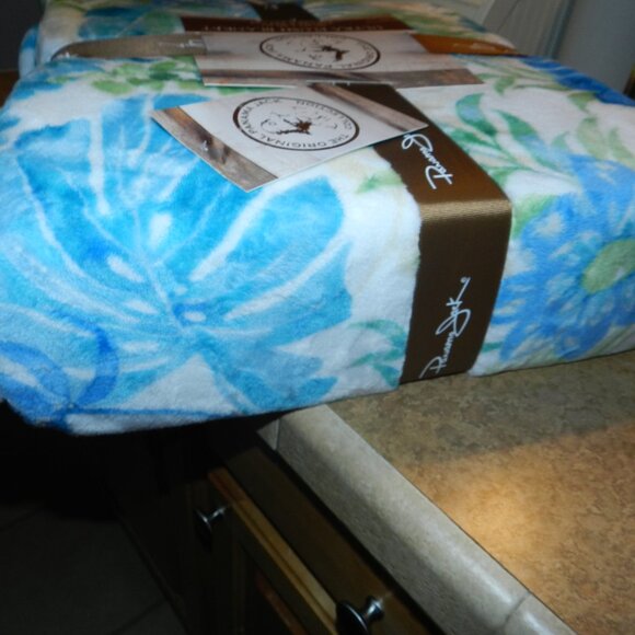 Panama Jack Tropical Floral Print Ultra Plush Throw Blanket 90" x90"📦⌚🏃🏻💨⚡🚚 - Picture 9 of 16
